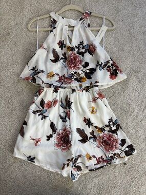 FRANCESCAS white floral halter romper 🌼🌸